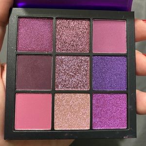 Huda beauty purple palette